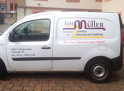 Fahrzeugbeschriftung mit Logo auf Seite eines Transporter der Firma Lutz Müller